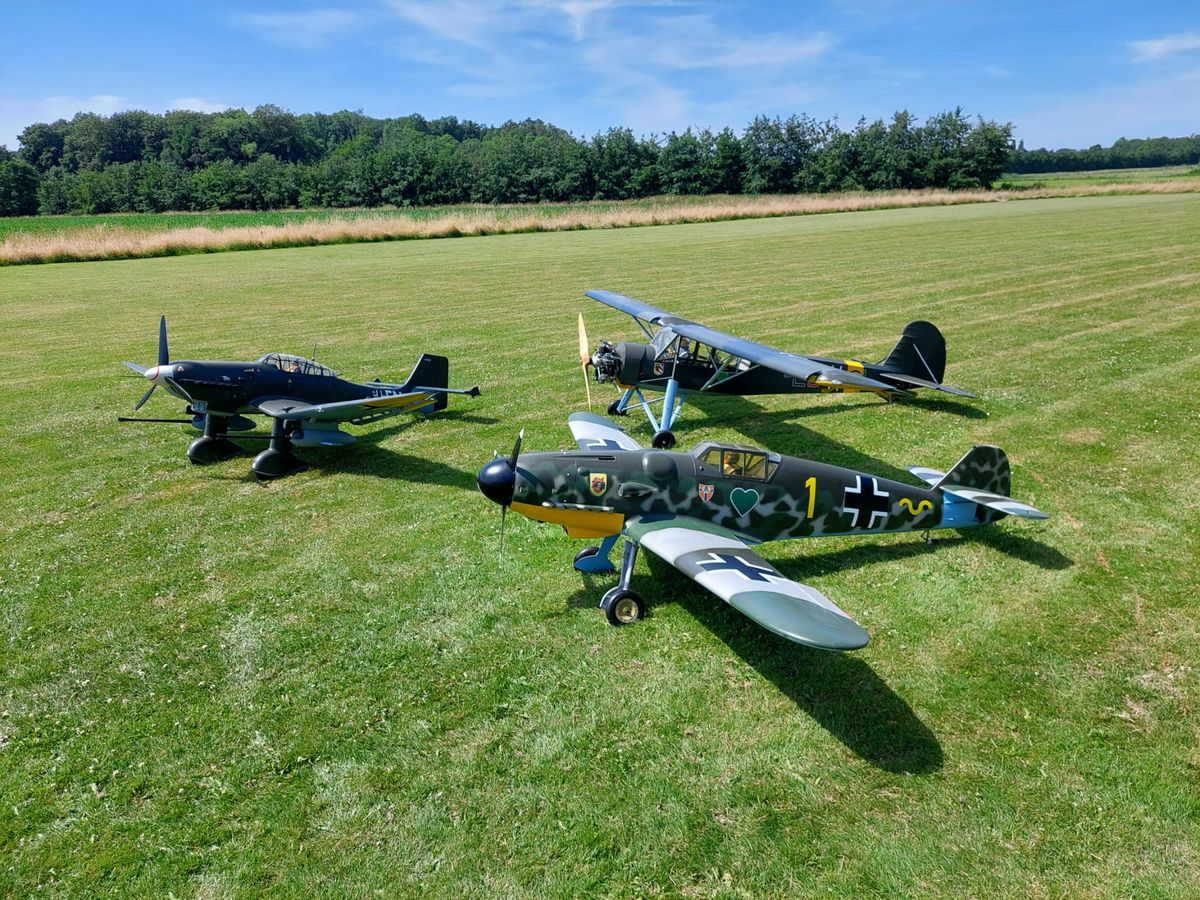 JU 87 mit Morane Saulnier MS 505 &amp; einer ME 109